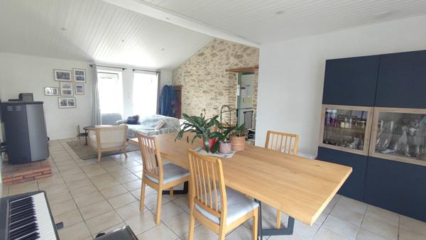 Maison de bourg rénovée avec charme, confort et beaux volumes à Aizenay