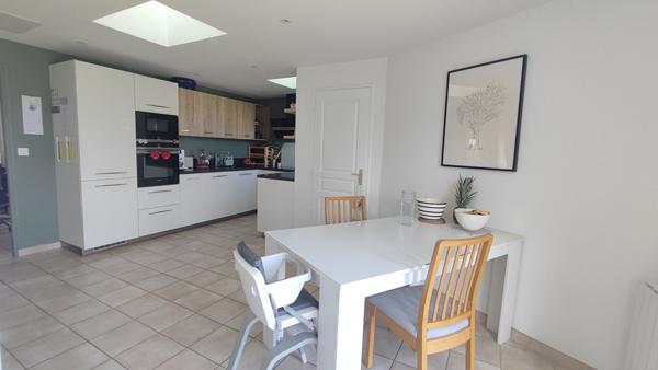 Maison de bourg rénovée avec charme, confort et beaux volumes à Aizenay