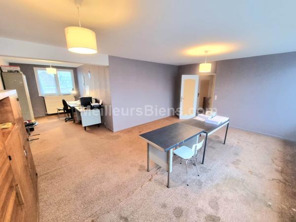 BATIMENT COMMERCIAL 182 m2 Divisible en Local + Appartement /  AXE PASSANT AVEC VITRINES 10M et 5M  LINEAIRES
