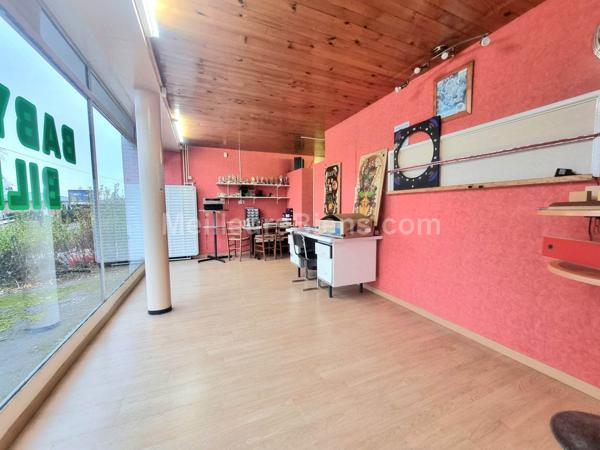 BATIMENT COMMERCIAL 182 m2 Divisible en Local + Appartement /  AXE PASSANT AVEC VITRINES 10M et 5M  LINEAIRES