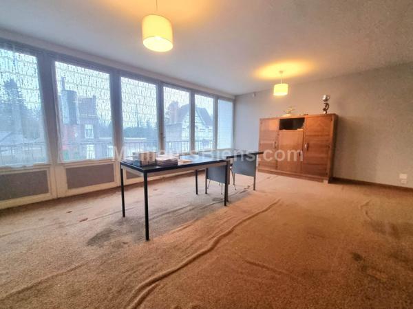 BATIMENT COMMERCIAL 182 m2 Divisible en Local + Appartement /  AXE PASSANT AVEC VITRINES 10M et 5M  LINEAIRES