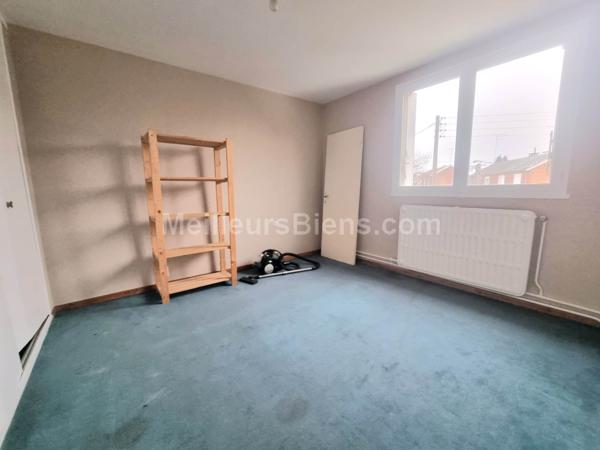 BATIMENT COMMERCIAL 182 m2 Divisible en Local + Appartement /  AXE PASSANT AVEC VITRINES 10M et 5M  LINEAIRES