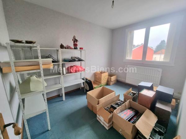 BATIMENT COMMERCIAL 182 m2 Divisible en Local + Appartement /  AXE PASSANT AVEC VITRINES 10M et 5M  LINEAIRES