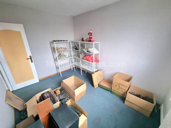 BATIMENT COMMERCIAL 182 m2 Divisible en Local + Appartement /  AXE PASSANT AVEC VITRINES 10M et 5M  LINEAIRES