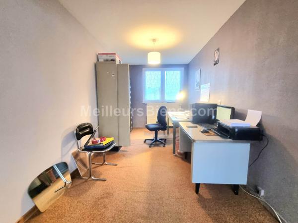 BATIMENT COMMERCIAL 182 m2 Divisible en Local + Appartement /  AXE PASSANT AVEC VITRINES 10M et 5M  LINEAIRES