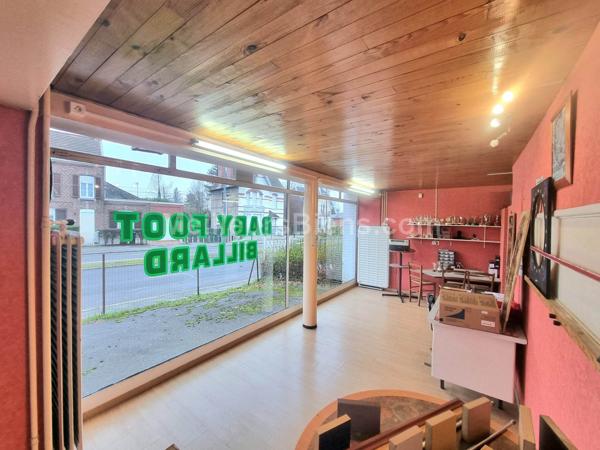 BATIMENT COMMERCIAL 182 m2 Divisible en Local + Appartement /  AXE PASSANT AVEC VITRINES 10M et 5M  LINEAIRES