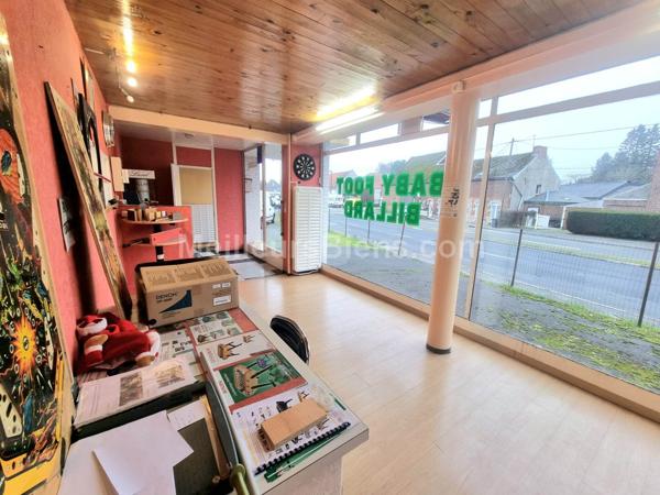 BATIMENT COMMERCIAL 182 m2 Divisible en Local + Appartement /  AXE PASSANT AVEC VITRINES 10M et 5M  LINEAIRES
