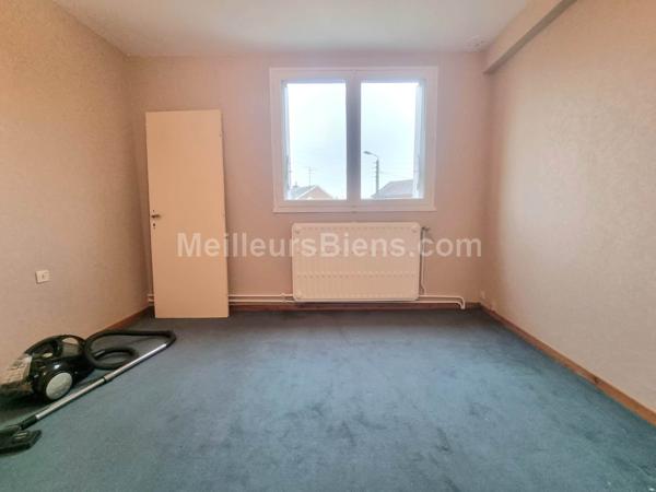 BATIMENT COMMERCIAL 182 m2 Divisible en Local + Appartement /  AXE PASSANT AVEC VITRINES 10M et 5M  LINEAIRES