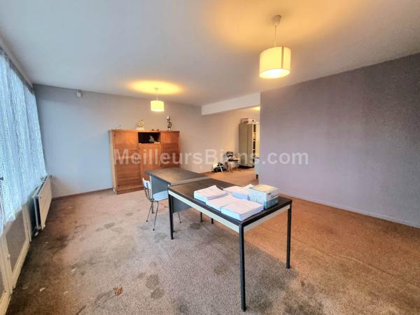 BATIMENT COMMERCIAL 182 m2 Divisible en Local + Appartement /  AXE PASSANT AVEC VITRINES 10M et 5M  LINEAIRES