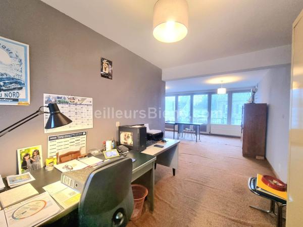 BATIMENT COMMERCIAL 182 m2 Divisible en Local + Appartement /  AXE PASSANT AVEC VITRINES 10M et 5M  LINEAIRES