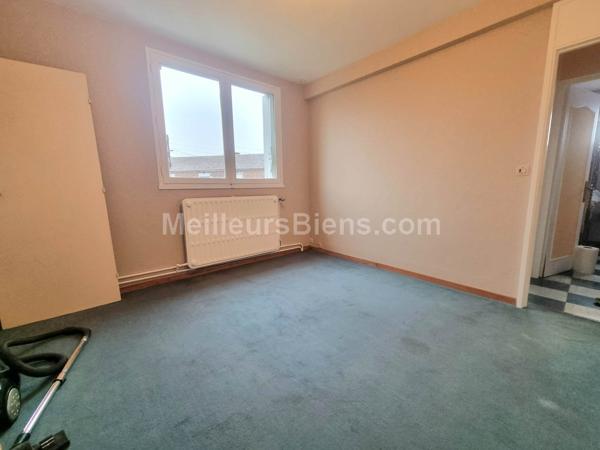 BATIMENT COMMERCIAL 182 m2 Divisible en Local + Appartement /  AXE PASSANT AVEC VITRINES 10M et 5M  LINEAIRES