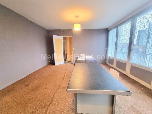 BATIMENT COMMERCIAL 182 m2 Divisible en Local + Appartement /  AXE PASSANT AVEC VITRINES 10M et 5M  LINEAIRES