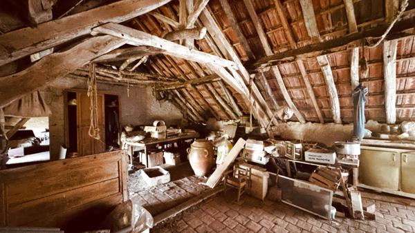 Tannay (58190) Longère de plain pied à vendre dans le secteur de TANNAY 125 000 € F.A.I. terrain de 3218 m 2 environ.