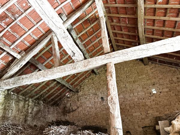 Tannay (58190) Longère de plain pied à vendre dans le secteur de TANNAY 125 000 € F.A.I. terrain de 3218 m 2 environ.