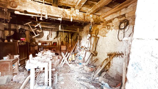 Tannay (58190) Longère de plain pied à vendre dans le secteur de TANNAY 125 000 € F.A.I. terrain de 3218 m 2 environ.