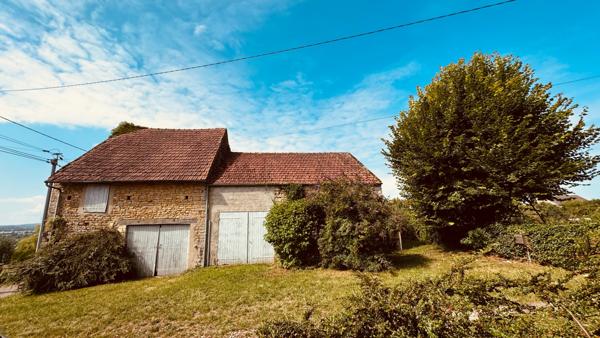 Tannay (58190) Longère de plain pied à vendre dans le secteur de TANNAY 125 000 € F.A.I. terrain de 3218 m 2 environ.