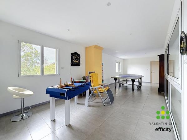 Maison
         7 pièces
        - 263 m² 314 000 € *