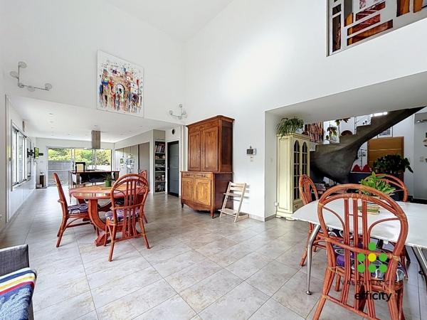 Maison
         7 pièces
        - 263 m² 314 000 € *