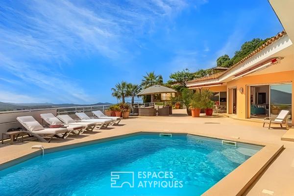 Maison d’architecte vue sur mer avec piscine