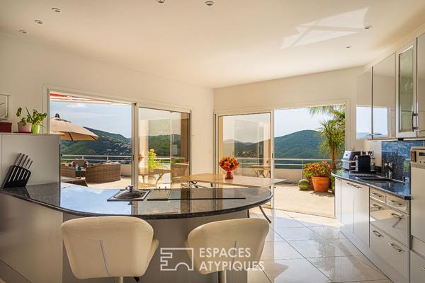Maison d’architecte vue sur mer avec piscine