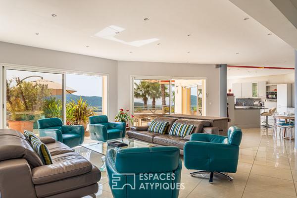 Maison d’architecte vue sur mer avec piscine