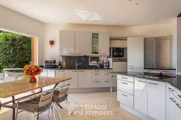 Maison d’architecte vue sur mer avec piscine