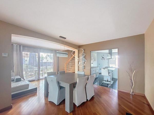 Maison contemporaine 4 chambres + bureau 10 min de Reims centre  Jardin clos