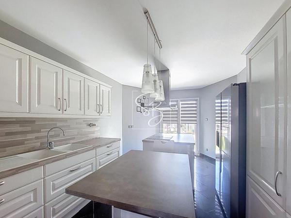 Maison contemporaine 4 chambres + bureau 10 min de Reims centre  Jardin clos