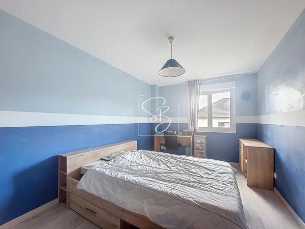 Maison contemporaine 4 chambres + bureau 10 min de Reims centre  Jardin clos