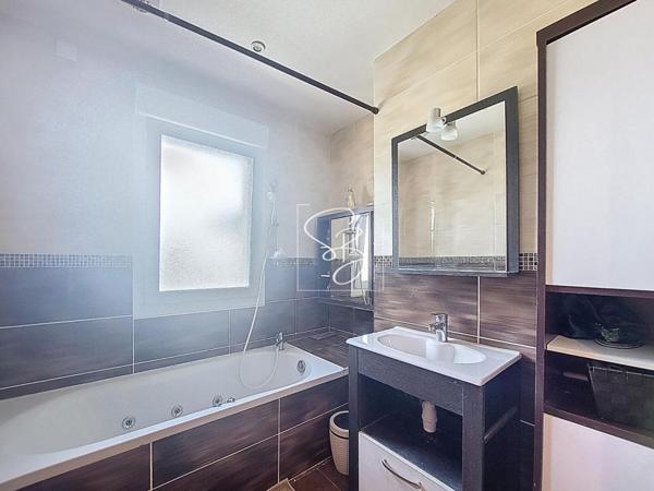 Maison contemporaine 4 chambres + bureau 10 min de Reims centre  Jardin clos