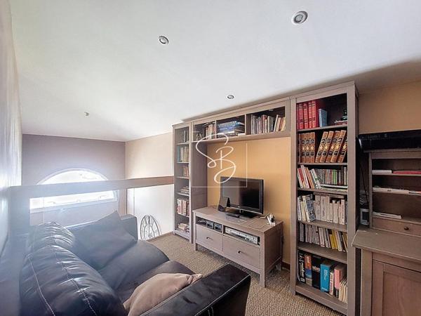 Maison contemporaine 4 chambres + bureau 10 min de Reims centre  Jardin clos