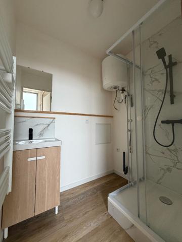 Studio refait à neuf proche centre ville avec un garage.