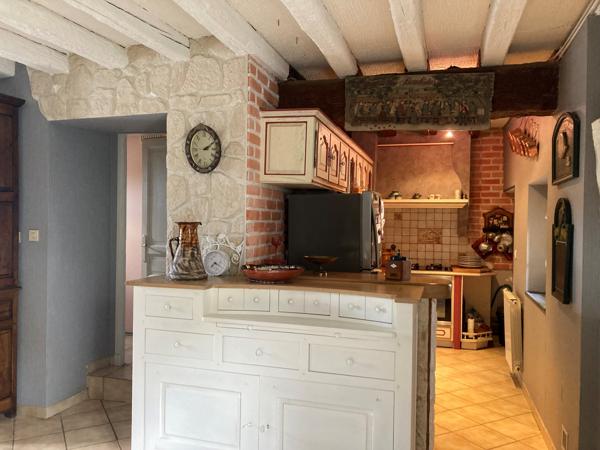 Carcassonne, maison 160m2 rénovée avec dépendances, cours, terrasses, jardin et piscine