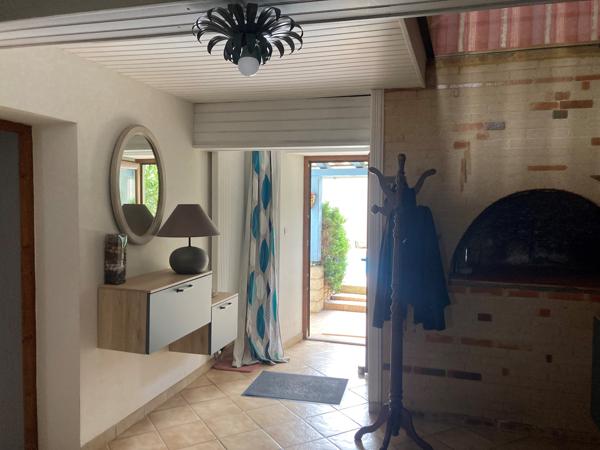 Carcassonne, maison 160m2 rénovée avec dépendances, cours, terrasses, jardin et piscine