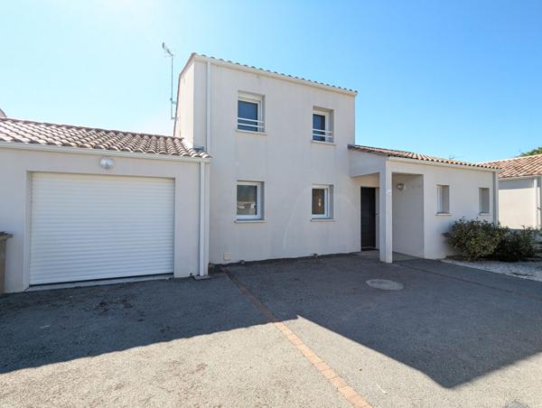 Maison récente de 95 m² à vendre à Challans avec garage et terrain