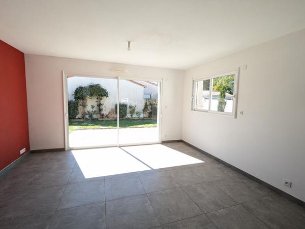 Maison récente de 95 m² à vendre à Challans avec garage et terrain