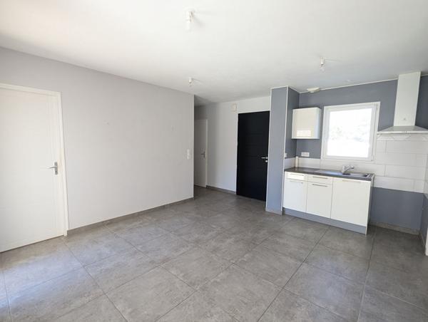 Maison récente de 95 m² à vendre à Challans avec garage et terrain