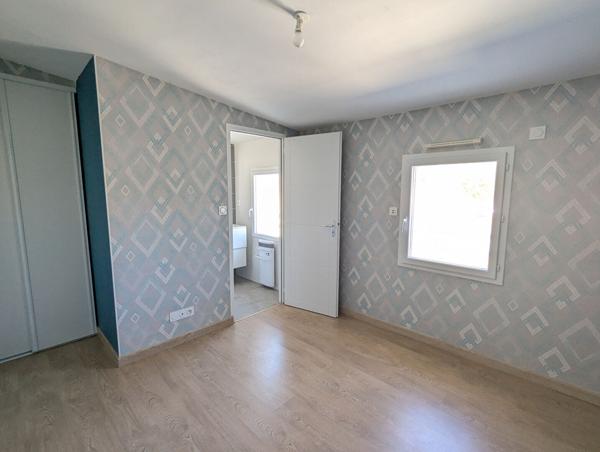 Maison récente de 95 m² à vendre à Challans avec garage et terrain