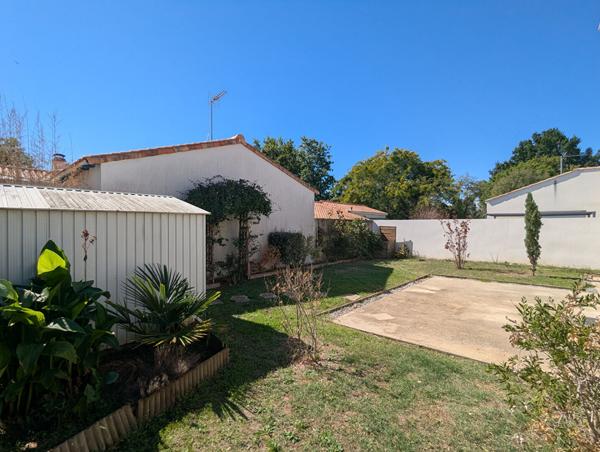 Maison récente de 95 m² à vendre à Challans avec garage et terrain