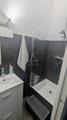 Beau studio proche gare avec vue sur le Château dAngers