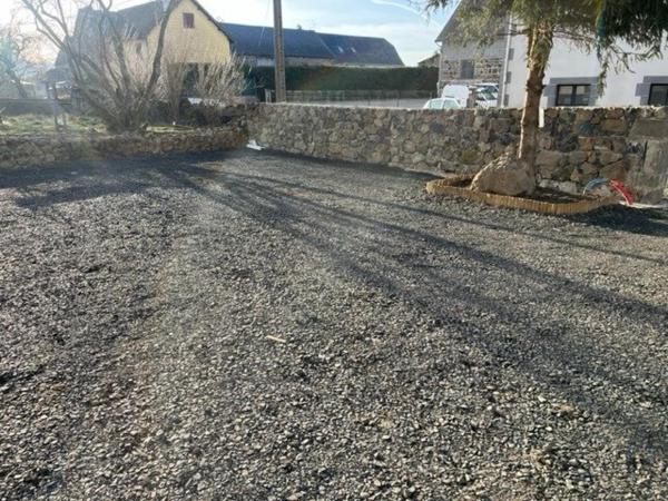 Corps de ferme de 129 m2 avec grange et terrain de 2300 m2