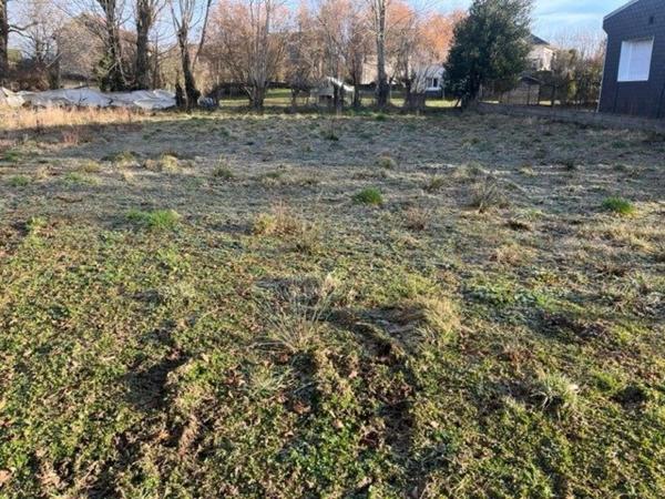 Corps de ferme de 129 m2 avec grange et terrain de 2300 m2