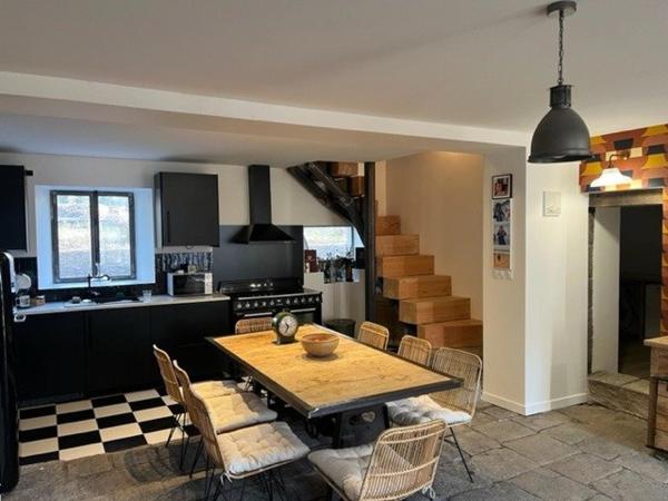 Corps de ferme de 129 m2 avec grange et terrain de 2300 m2