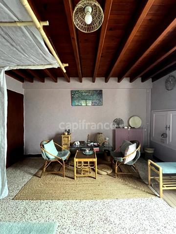 A vendre et rénover : Ancien corps de ferme 9 pièces, 6 chambres, au coeur d'un village proche de MAUVEZIN (32)