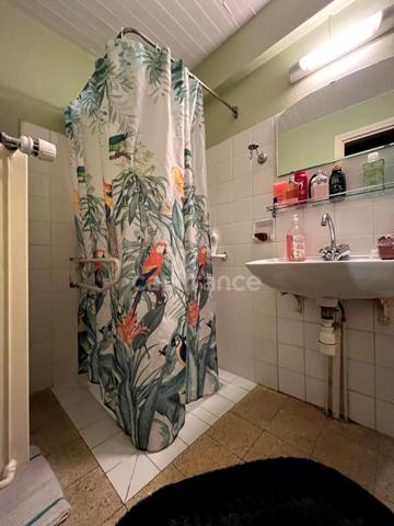 A vendre et rénover : Ancien corps de ferme 9 pièces, 6 chambres, au coeur d'un village proche de MAUVEZIN (32)