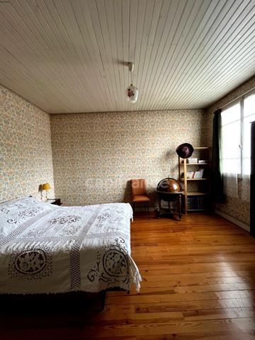 A vendre et rénover : Ancien corps de ferme 9 pièces, 6 chambres, au coeur d'un village proche de MAUVEZIN (32)