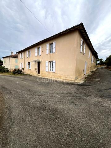 A vendre et rénover : Ancien corps de ferme 9 pièces, 6 chambres, au coeur d'un village proche de MAUVEZIN (32)