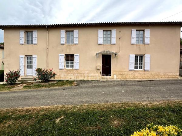 A vendre et rénover : Ancien corps de ferme 9 pièces, 6 chambres, au coeur d'un village proche de MAUVEZIN (32)