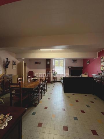 A vendre et rénover : Ancien corps de ferme 9 pièces, 6 chambres, au coeur d'un village proche de MAUVEZIN (32)