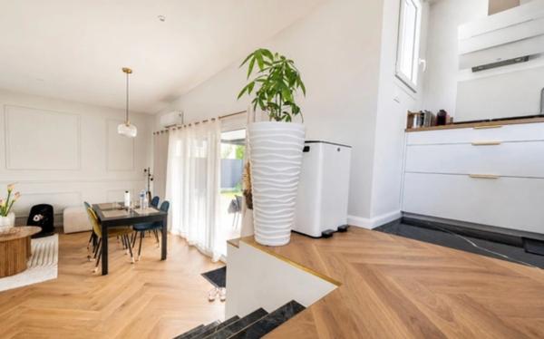 PROCHE GARE - BELLE MAISON DE 6 PIECES PRINCIPALES Laval